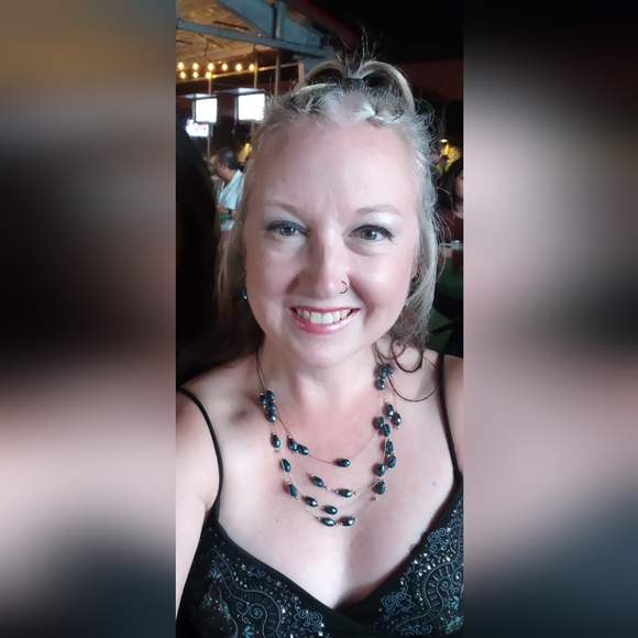 Meet your Posher, Michelle - Picture 1 of 1